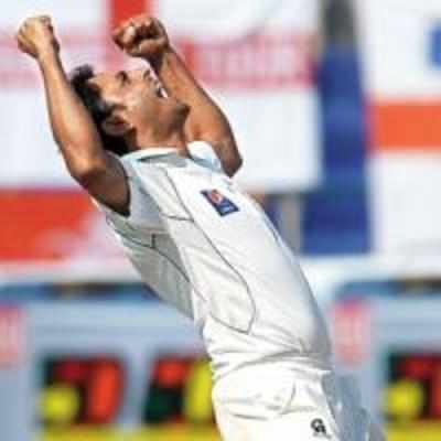 Rehman's career-best helps Pak humiliate England to take series