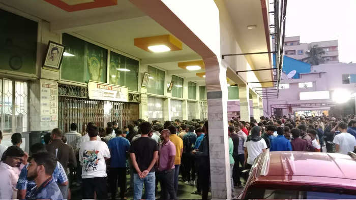 Massive crowd infront Of a theatre at Bangalore for Chiyaan Vikram's 'Thangalaan'