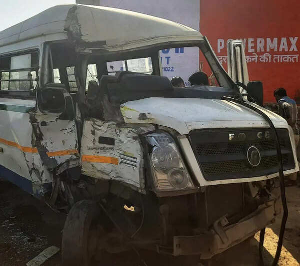 Seven children injured as two school buses collide in Noida