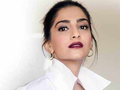 "Kareena Kapoor Khan deserves a team that waits for her," says Veere Di Wedding actor Sonam Kapoor Ahuja