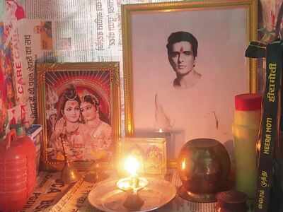 Fan worships Sonu Sood's picture; requests PM Modi to honour him with Bharat Ratna