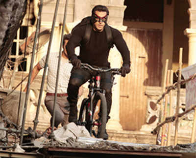 Backstage pass: Bollywood’s longest chase on two wheels