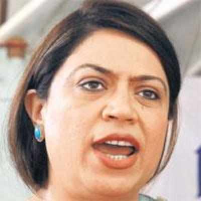 Pak minister fears for her life after fatwa