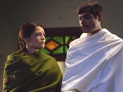 Hamne Gandhi Ko Maar Diya movie review: Naeem Siddiqui's directorial is a tedious ballad for Bapu