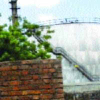 Official dies after falling in oil tank