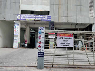 Drive-in vaccination facility in Dadar