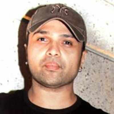 Himesh's gal mutes him out