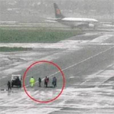 Pothole on the runway delays flight