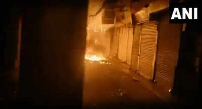 Latest Updates: Major fire breaks out in shops of Bhagirath Palace market in Delhi's Chandni Chowk