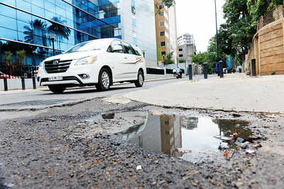 Cracks in TenderSURE armour: Potholes on Cunningham Road