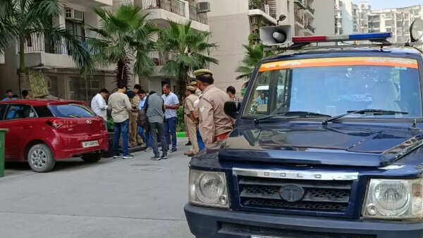 Ghaziabad: Man kills wife after fight over passport; 11 year-old daughter witnesses horror