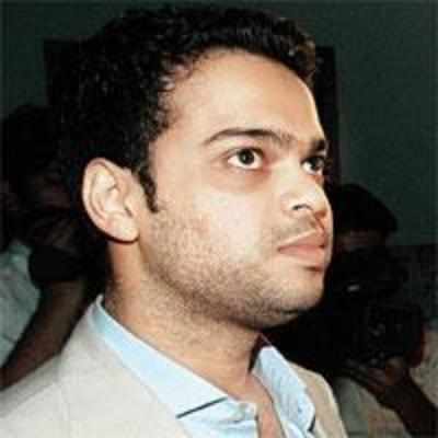 Extortionist arrives at Farhan Azmi's office, demands Rs. 1 crore