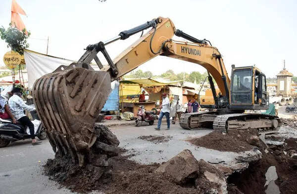 Nashik civic body pulls up 17 contractors over safety lapses in Kumbh road works