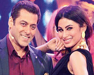 Salman Khan takes Mouni Roy under his wings