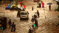 Mumbai: Heavy rains lead to waterlogging 