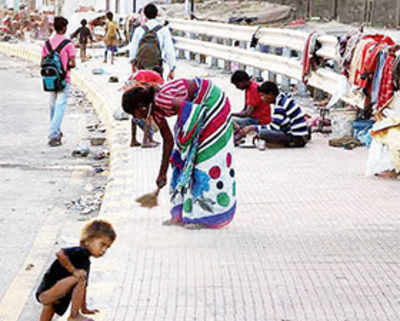 Amar Mahal junction taken over by slums before inauguration