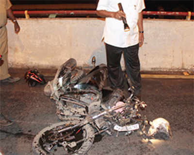Biker rams police vehicle on freeway, dies