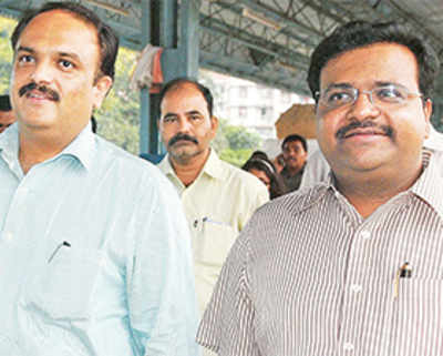 Bhujbal cousins remain trustees, lose trust posts