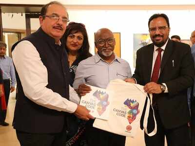 Bose Krishnamachari inaugurates art exhibition in Mumbai