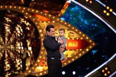 Salman Khan teaches nephew Ahil to host Bigg Boss