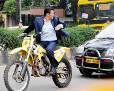 Salman Khan takes a bike ride at Versova Road