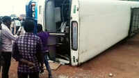 APSRTC bus falls into a ditch, 10 injured 