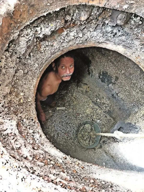 Despite SC ban, 546 sanitary workers enter manholes for de-choking