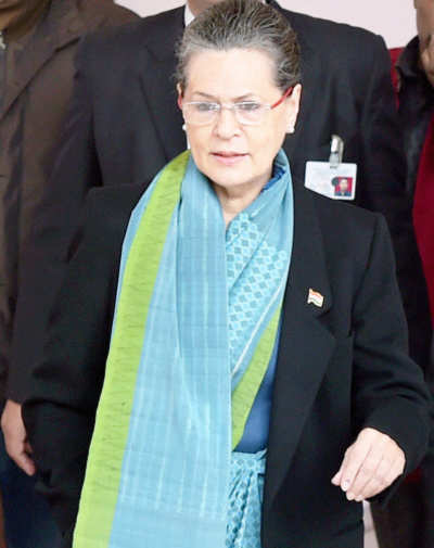 Sonia leads solidarity march to Manmohan Singh's residence