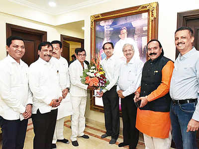 BJP suffers a jolt: Party’s former chief of Aurangabad city unit, eight corporators join Shiv Sena