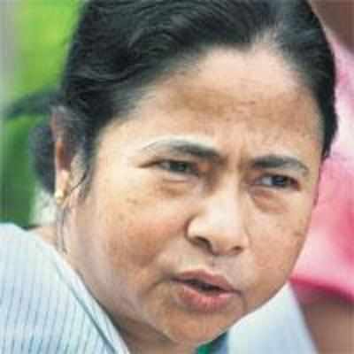 Mamata asks women in Kolkata to vote out CPI-M