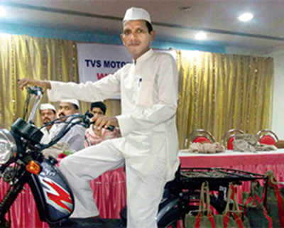 Dabbawallas get on mopeds, take the battle to food apps
