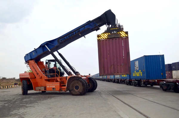​First trial container rake arrive​s at Jalna dry port