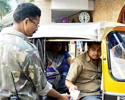 Thane mall offers auto drivers free groceries to ferry clients