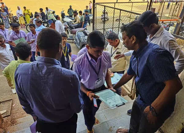 Education department suspends 18 employees in Kannad mass copy case