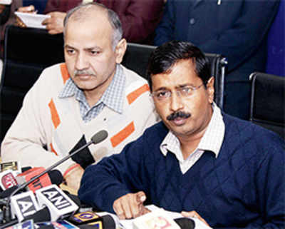 AAP calls for charges against Moily, Ambani over gas price fixing
