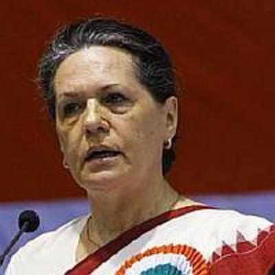 Sonia launches Congress campaign in Gujarat; defends FDI