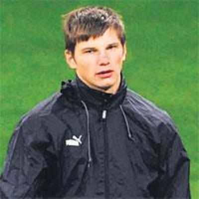 Arshavin lined up as Fabregas fears long lay-off