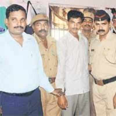 Quick-thinking GRP inspector helps nab escaped accused