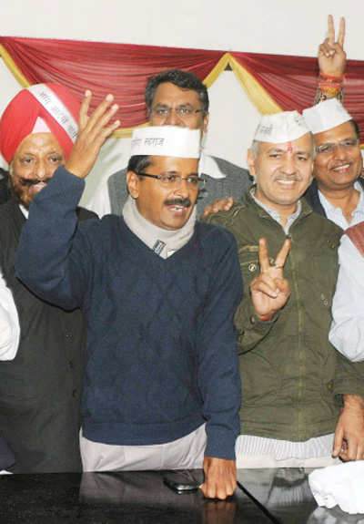 Kejriwal stakes claim to form govt; LG sends proposal to President