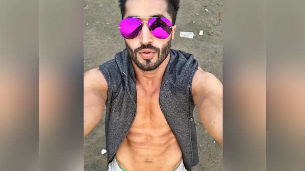 Jassie Gill looks too hot to handle with chiseled abs