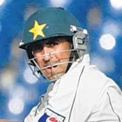 Younis defies Lanka with ton
