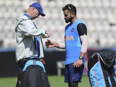 Captain Virat Kohli hurts his thumb during training session ahead of WC opener against South Africa