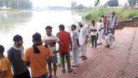 Liquor bottles seen floating in canal in Haryana’s Yamunanagar 