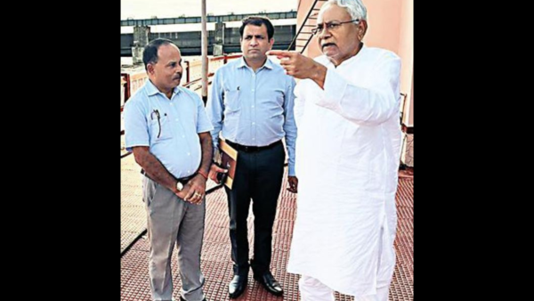 Bihar CM Nitish Kumar makes aerial survey as Gandak poses flood threat