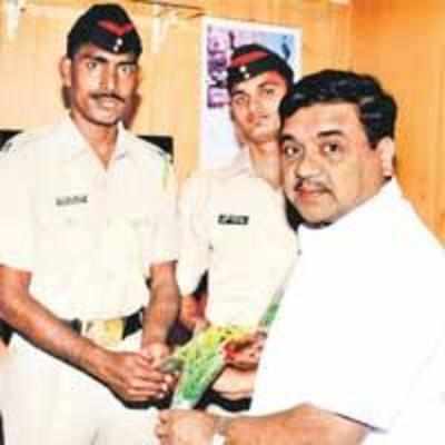 Patil honours cops who rescued suicidal teenager