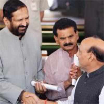 Kalmadi in Parliament: Cong MPs in two minds about greeting him