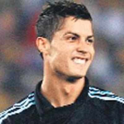 Ronaldo secures Real win, Ibra inspires Barca