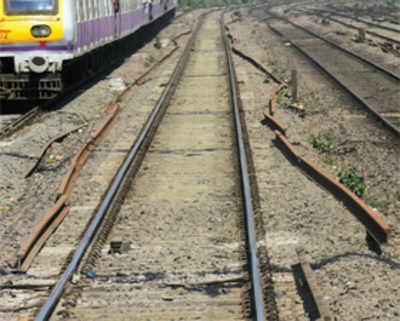 6,000 tonnes of rusty rail pieces strewn along tracks