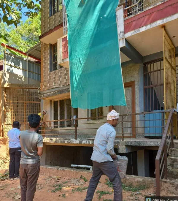 MCC conducts drives to clear illegal buildings in city