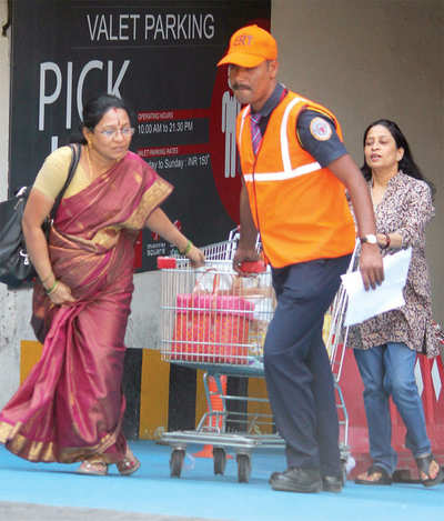 Experts inspect Mantri mall; seek cupboard support